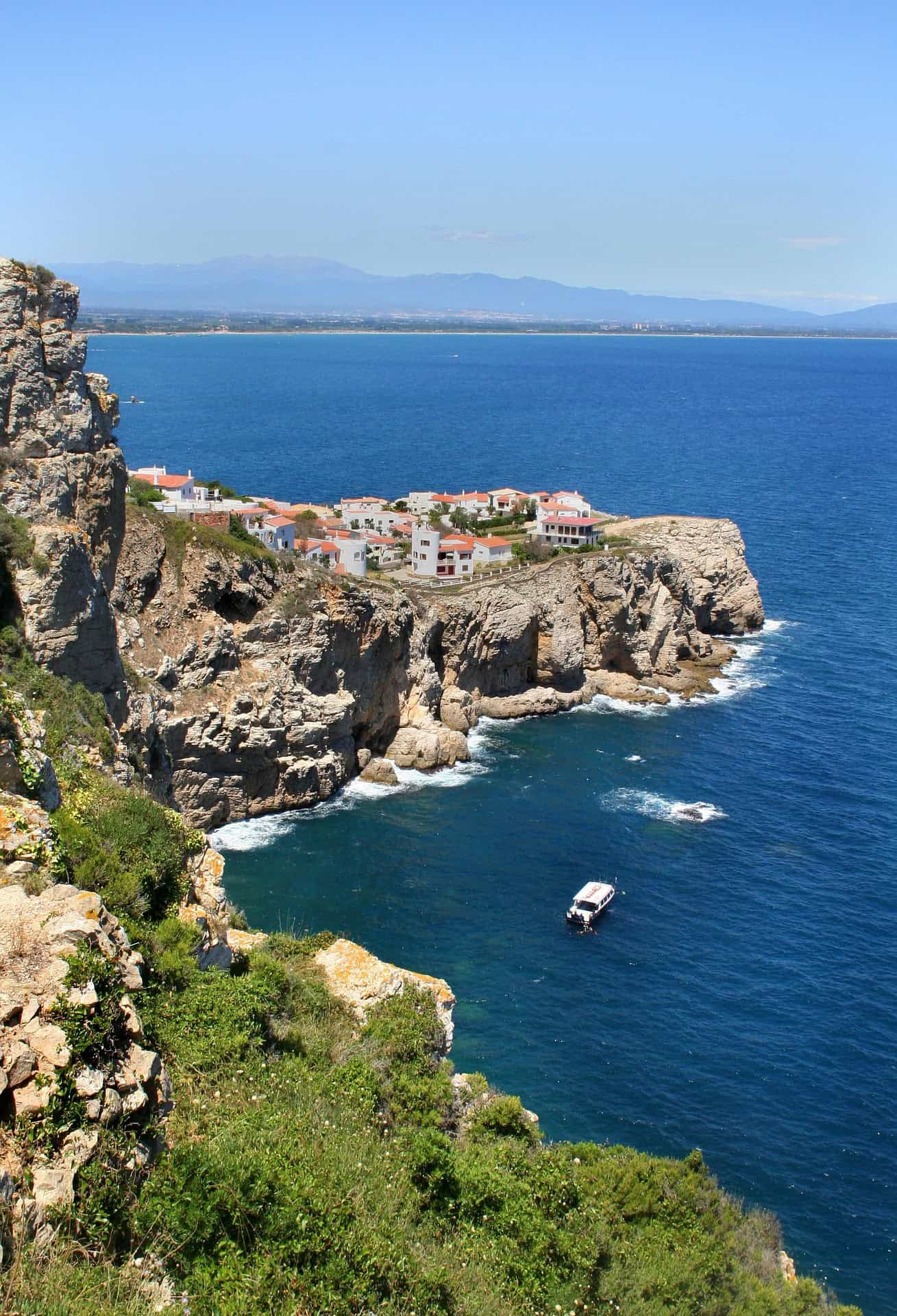 Luxury seafront villa in Moraira acquired through distressed mortgage